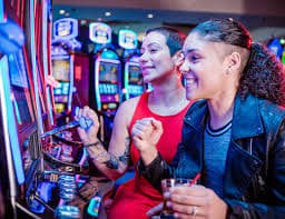 mmkk7 ဂိမ်းလော်ဘီ Live Casino Baccarat ကစားနေသော မြန်မာ ကစားသမားများ
